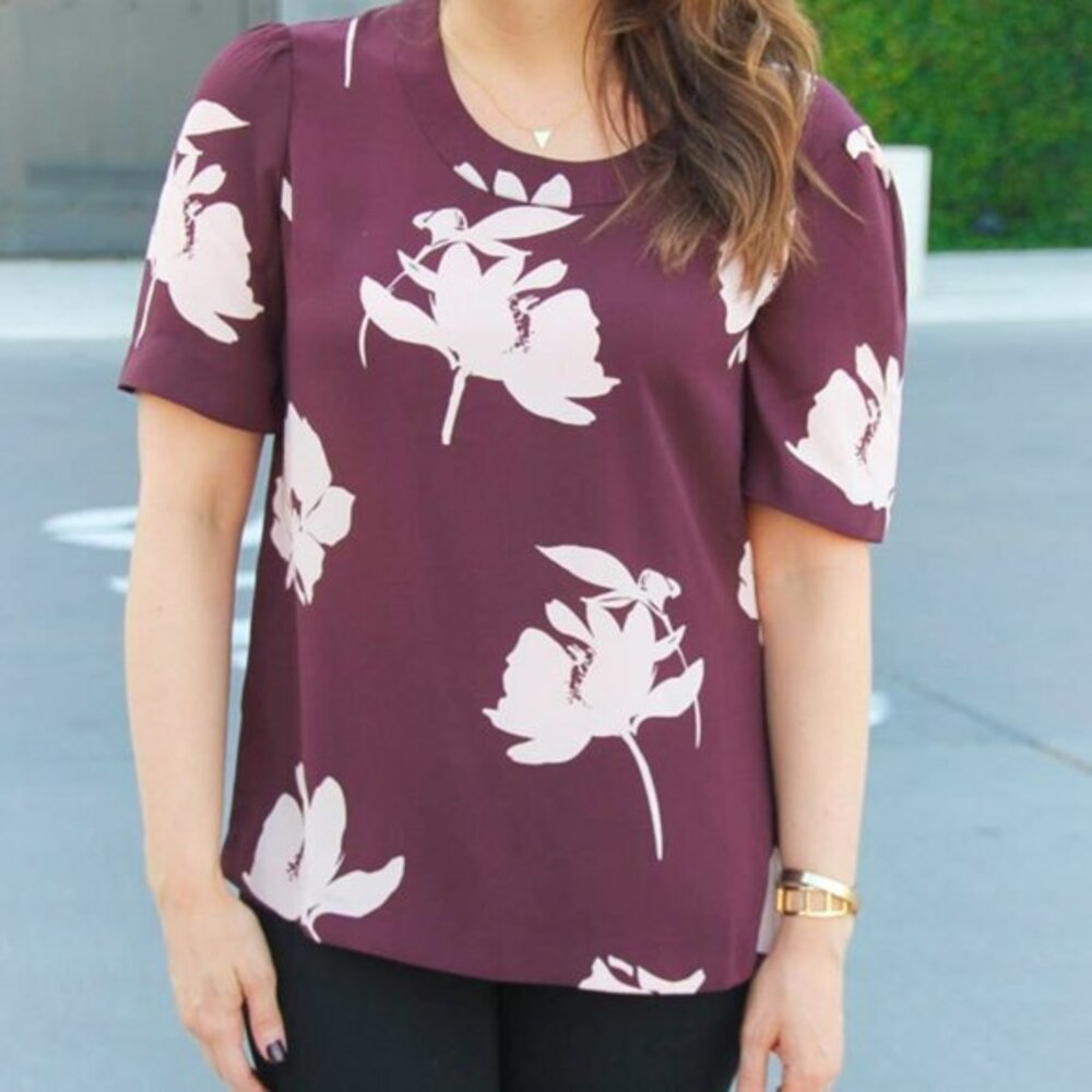 Halogen Burgandy V-back Short Sleeve Sheer blouse Pink flowers Size Small